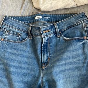 Old Navy Kicker Boot-Cut Mid-Rise jeans in size 4 long
